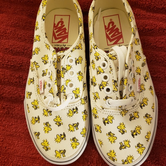 🆕️NIB Women's Authentic Peanuts Vans🆕️ - Picture 3 of 8